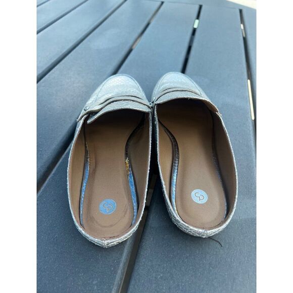Moxy Women Silver Slip-on Loafer Size 8 - Picture 3 of 6